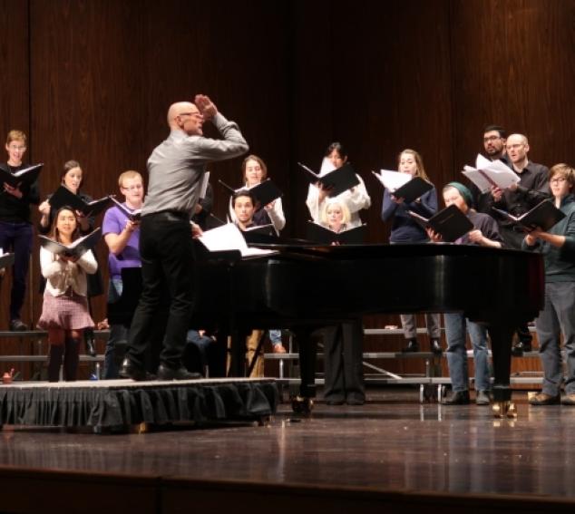 Geoffrey Boers directs the UW Chamber Singers (Photo: Gary Louie). 