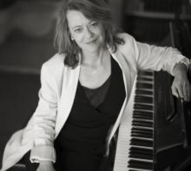 Pianist Lisa Moore (Photo: Yumiko Izu). 