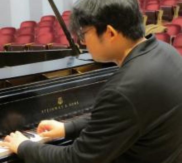 UW music students perform in the quarterly Brechemin Piano Series (Photo: Cyan Duong).