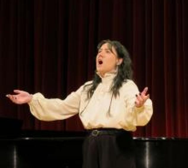 UW music students perform in quarterly recitals hosted by the Voice program (Photo: Cyan Duong). 