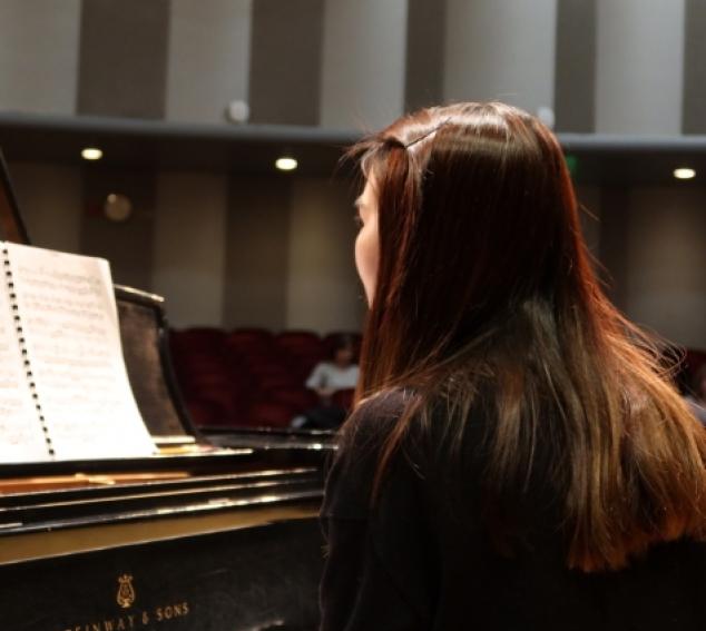 UW piano students present quarterly recitals in Brechemin Auditorium (Photo: Madelyn Harris). 