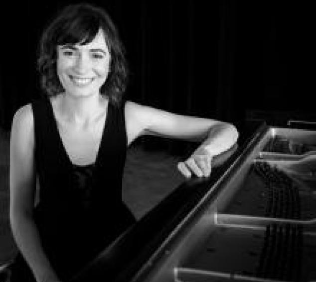 Pianist Cristina Valdes (Photo: Monica Frisell)