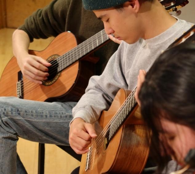 UW guitar students in studio class (Photo: Madelyn Harris).