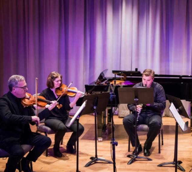 Seattle orchestra Harmonia (Photo: David Wall).