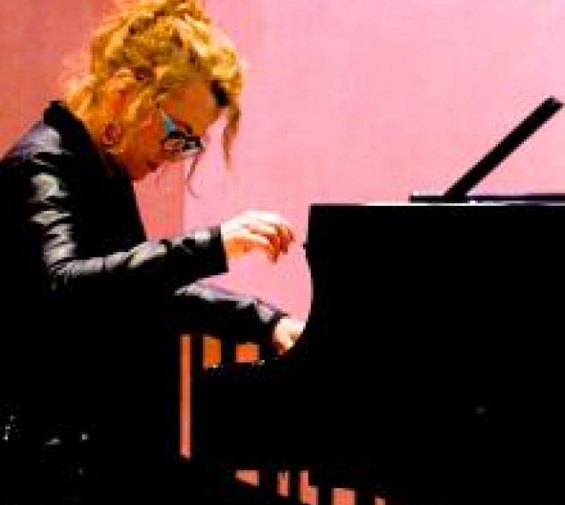 Pianist Lisa Moore (Photo: Greg Barrett). 